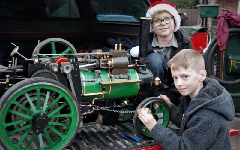 3 - Phil Braithwaite - Two youngsters with miniature engine - (Peop 16)